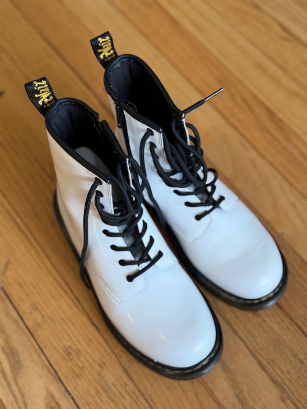 Dr. Martens White Boots Women’s Size 6 - Picture 2 of 9